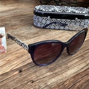 Brighton 💙 Navy Interlok Braid Sunglasses - NWOT